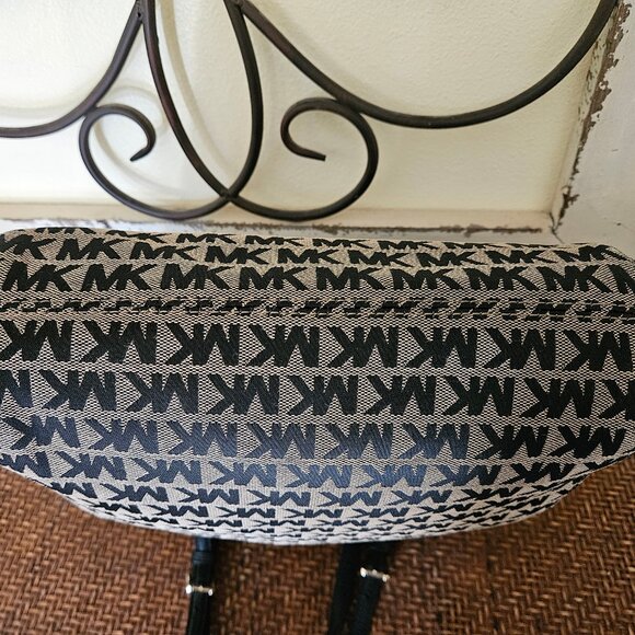 Michael Kors Jet Set Tan and Black Monogram Tote Shoulder Bag - Picture 7 of 12